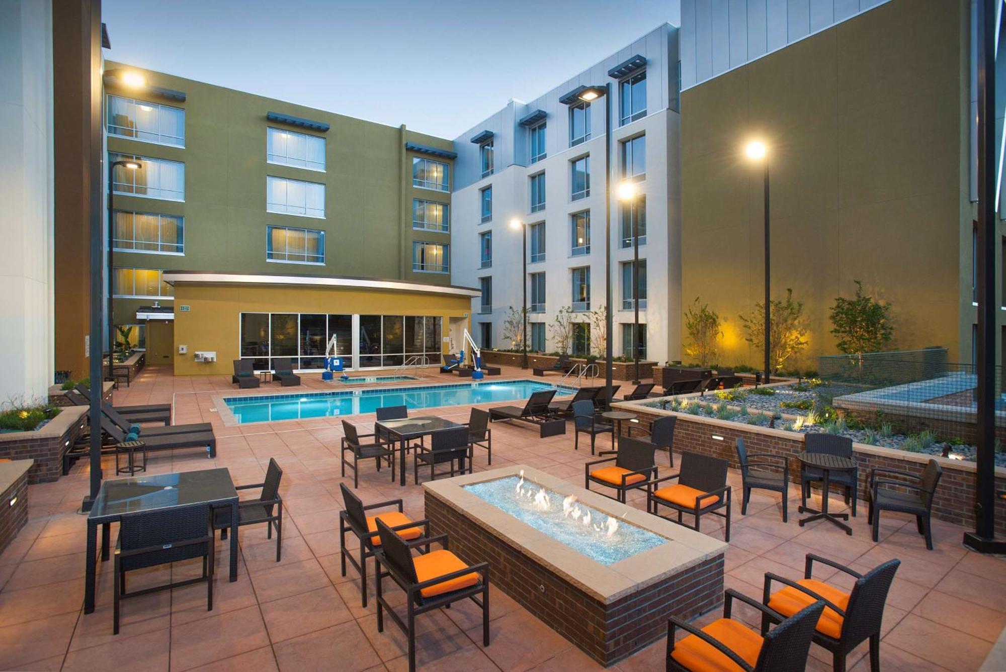 Hilton Garden Inn Burbank Downtown Exterior foto